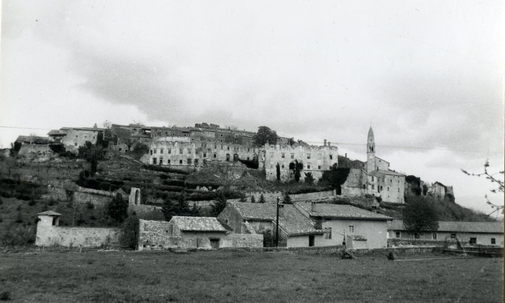 Srednjeveška vasica Štanjel v preteklosti.