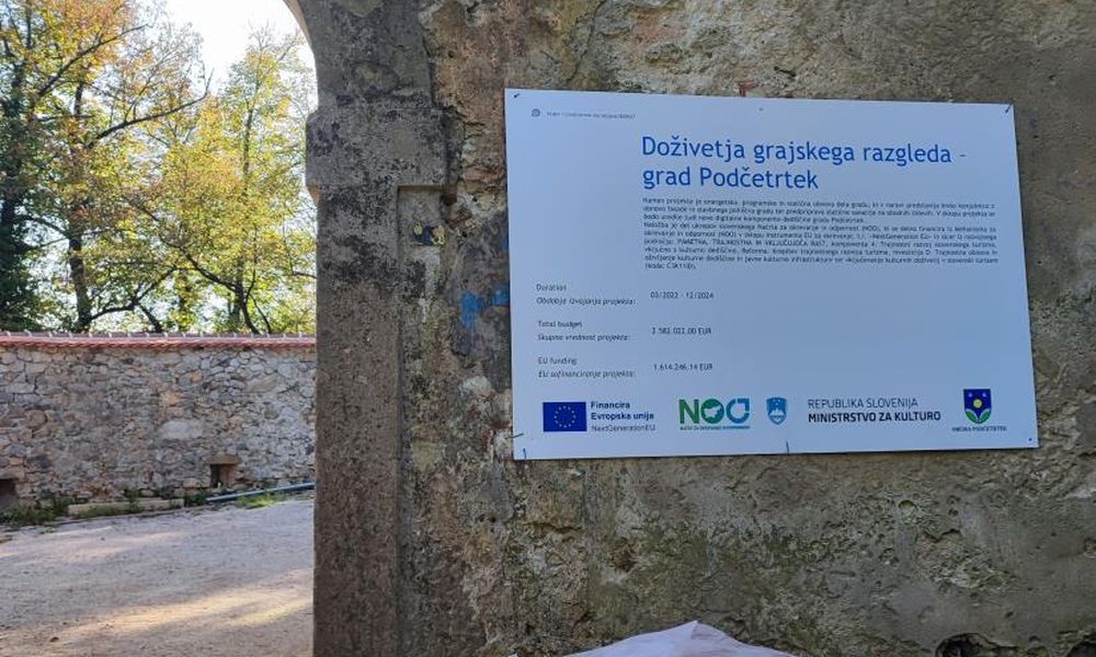 Informacijska tabla na gradu z naslovom Doživetja grajskega razgleda - grad Podčetrtek