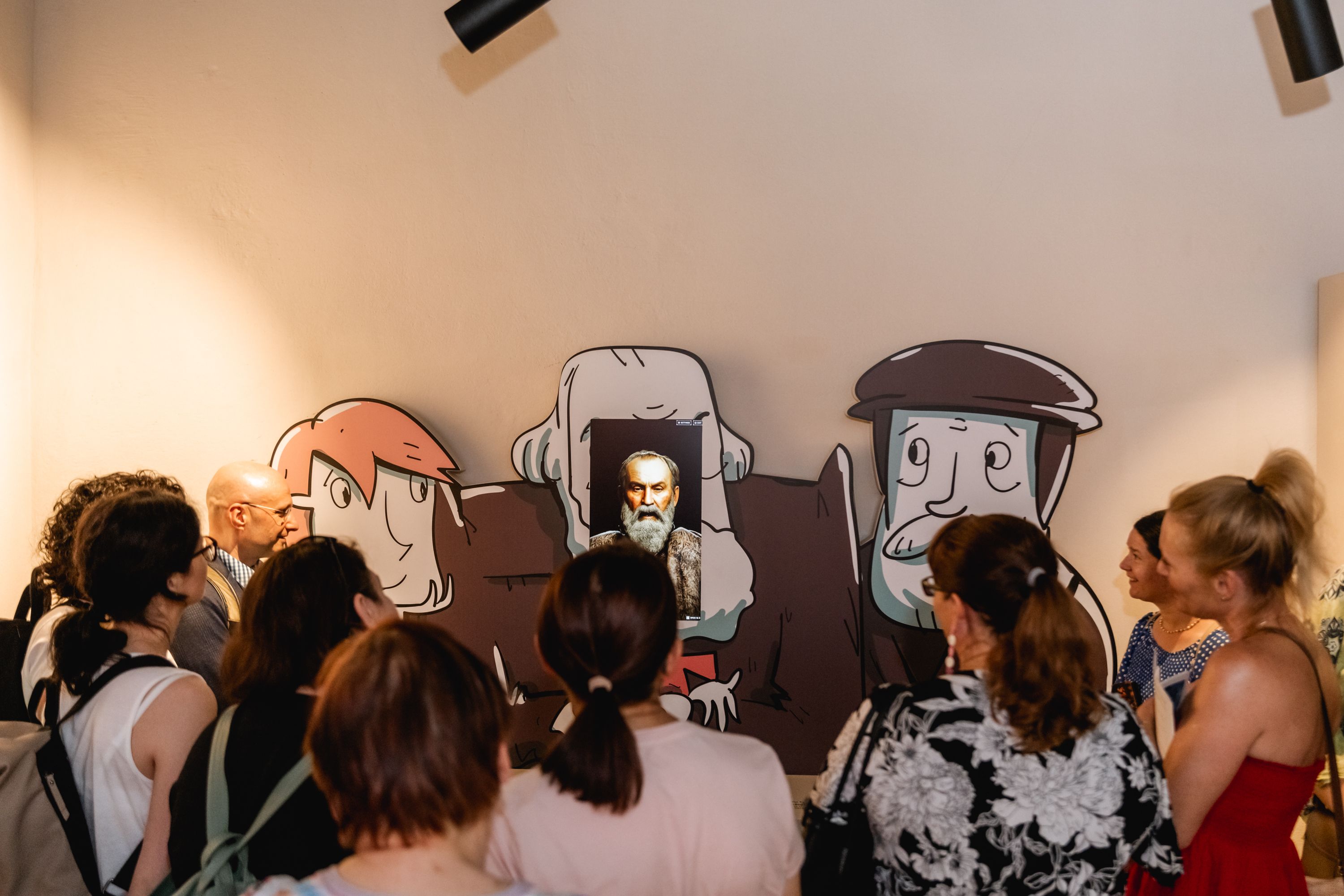 &Scaron;tudentje se pogovarjajo z virtualnim Primožem Trubarjem 